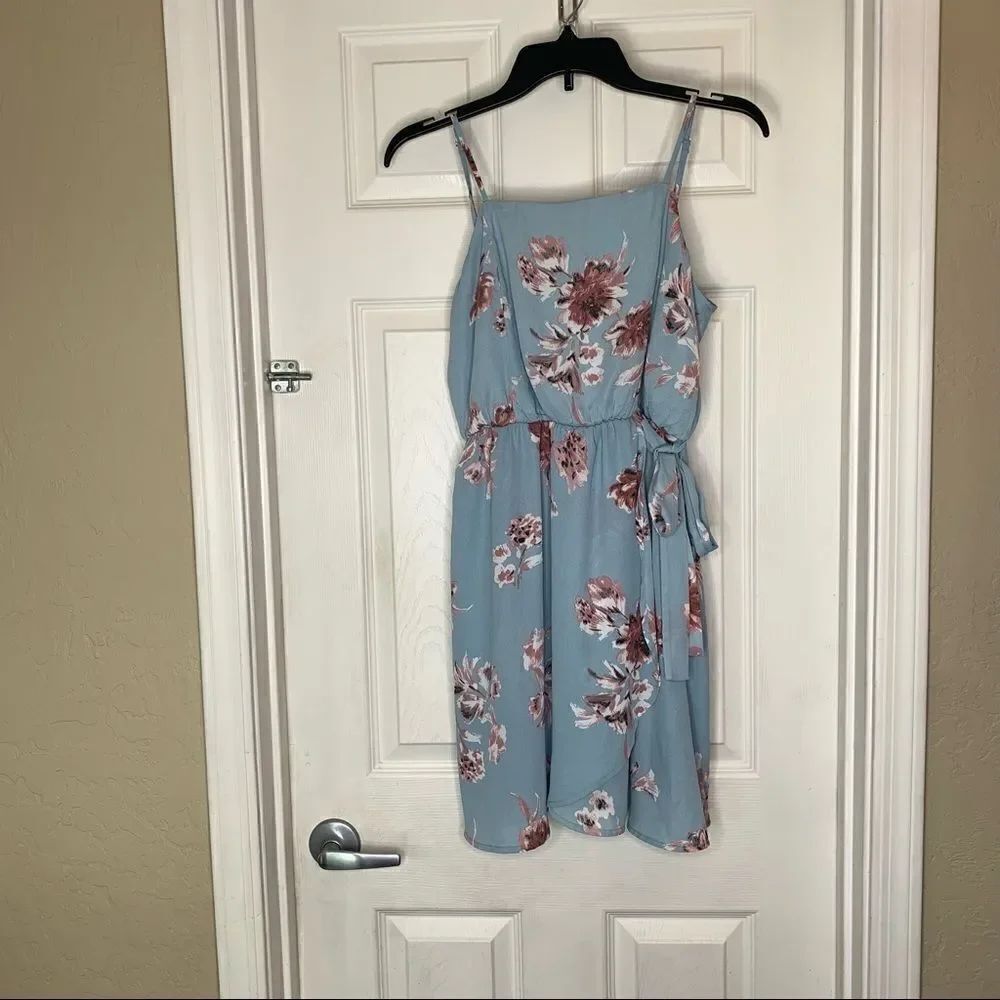 Sienna Sky Blue Floral Dress Size Medium Side Waist Tie Accent